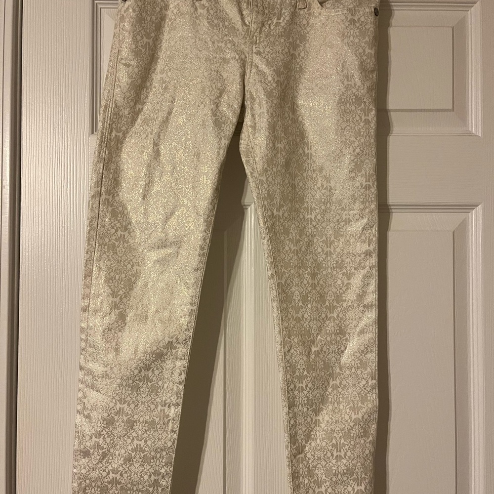 Rock & Republic Cream Ankle Cropped Jeans with Intricate Pattern